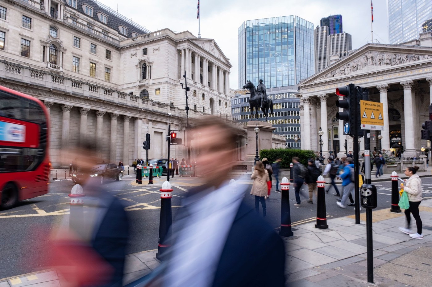 The Bank of England in the City of London during the October 2022 bond market emergency interventions., создано искусственным интеллектом