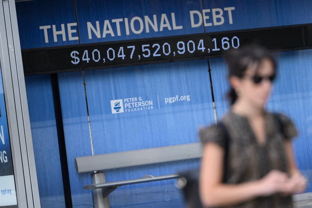 U.S. budget deficit swells to almost $2 trillion for fiscal 2026, up 12% in a single year