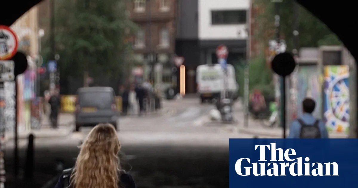 'Growing up too young': Londoners praise under-16s social media ban – video