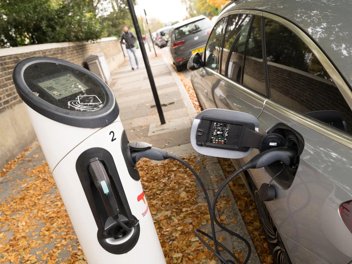 Three-quarters of UK’s popular plug-in hybrid cars unable to use rapid chargers